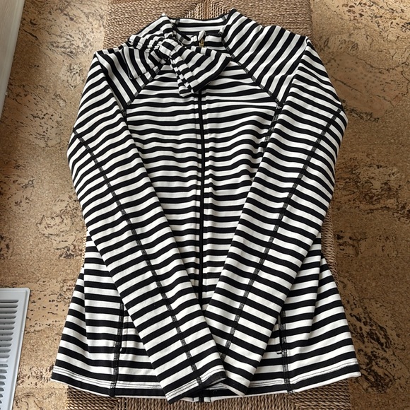 kate spade ♠️ Beyond Yoga jacket. - Picture 2 of 8